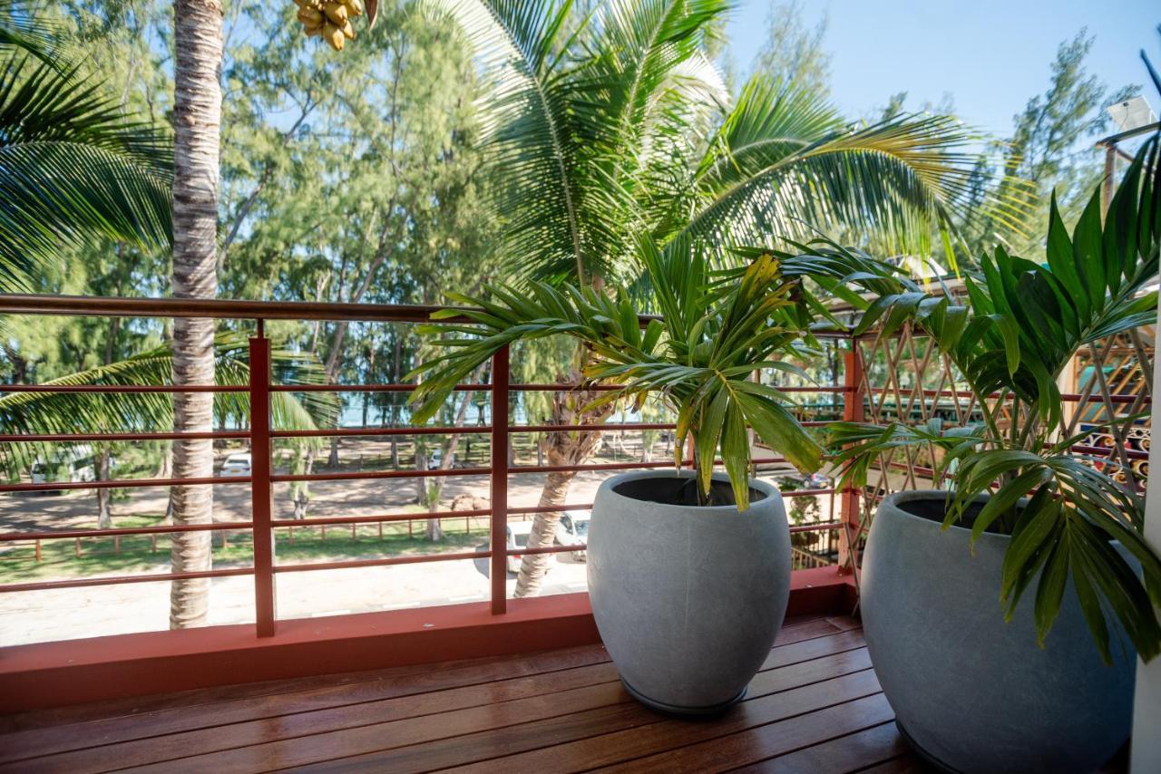 Blue Coral Beachfront Penthouse Flic en Flac Ngoại thất bức ảnh