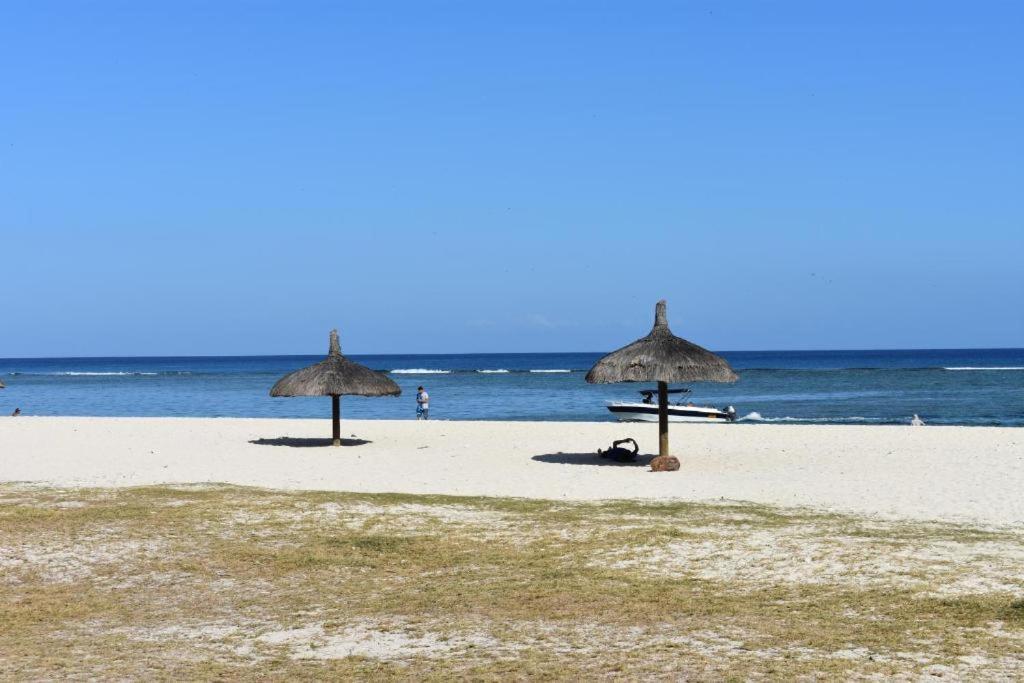 Blue Coral Beachfront Penthouse Flic en Flac Ngoại thất bức ảnh